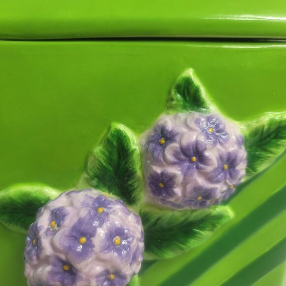 Vintage Unbranded Cookie Jar Green with Embossed Purple Flowers - Picture 6 of 16
